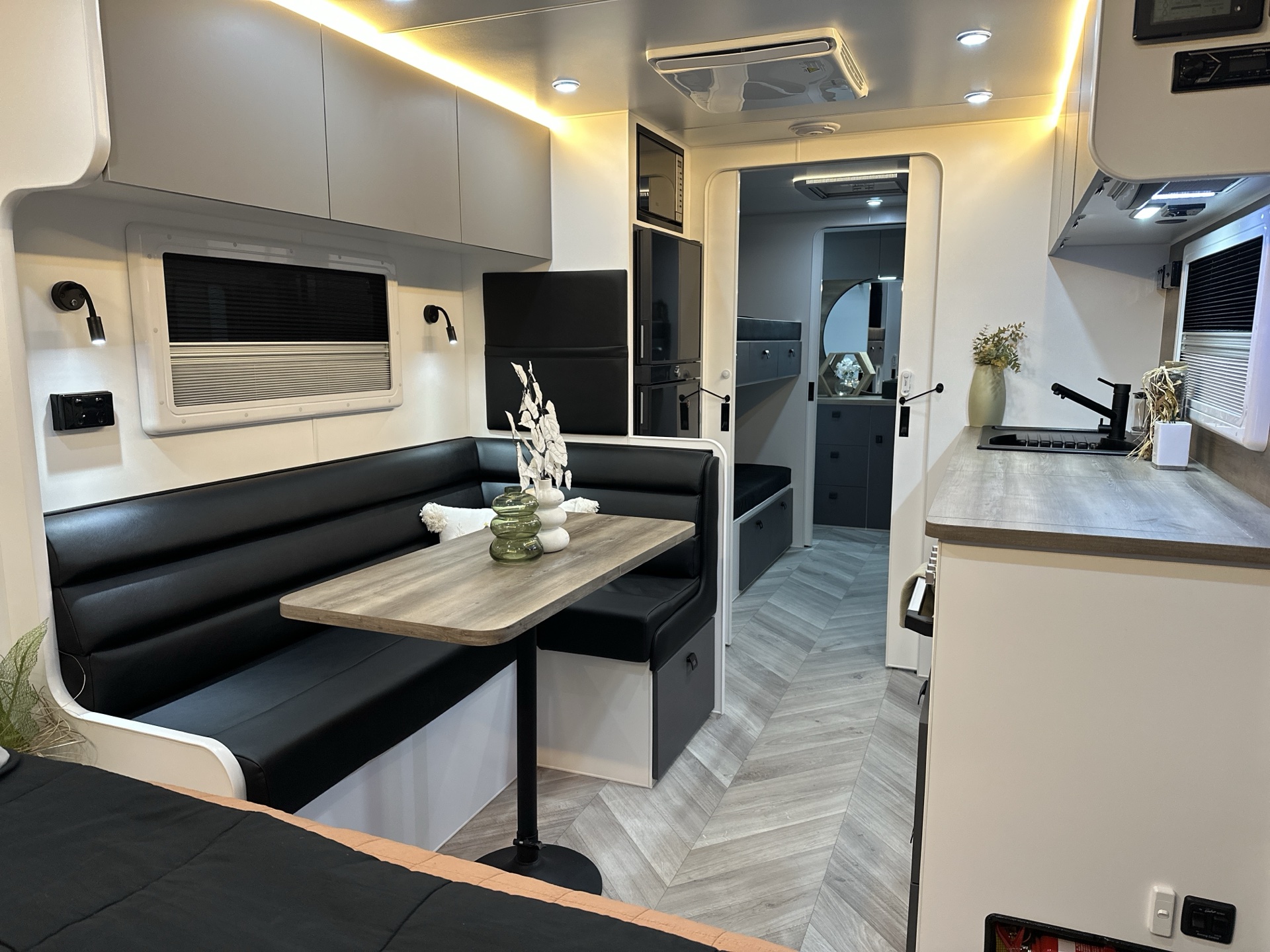 Infinity Rvs Grand Rover Infinity | Hike RV Caravans